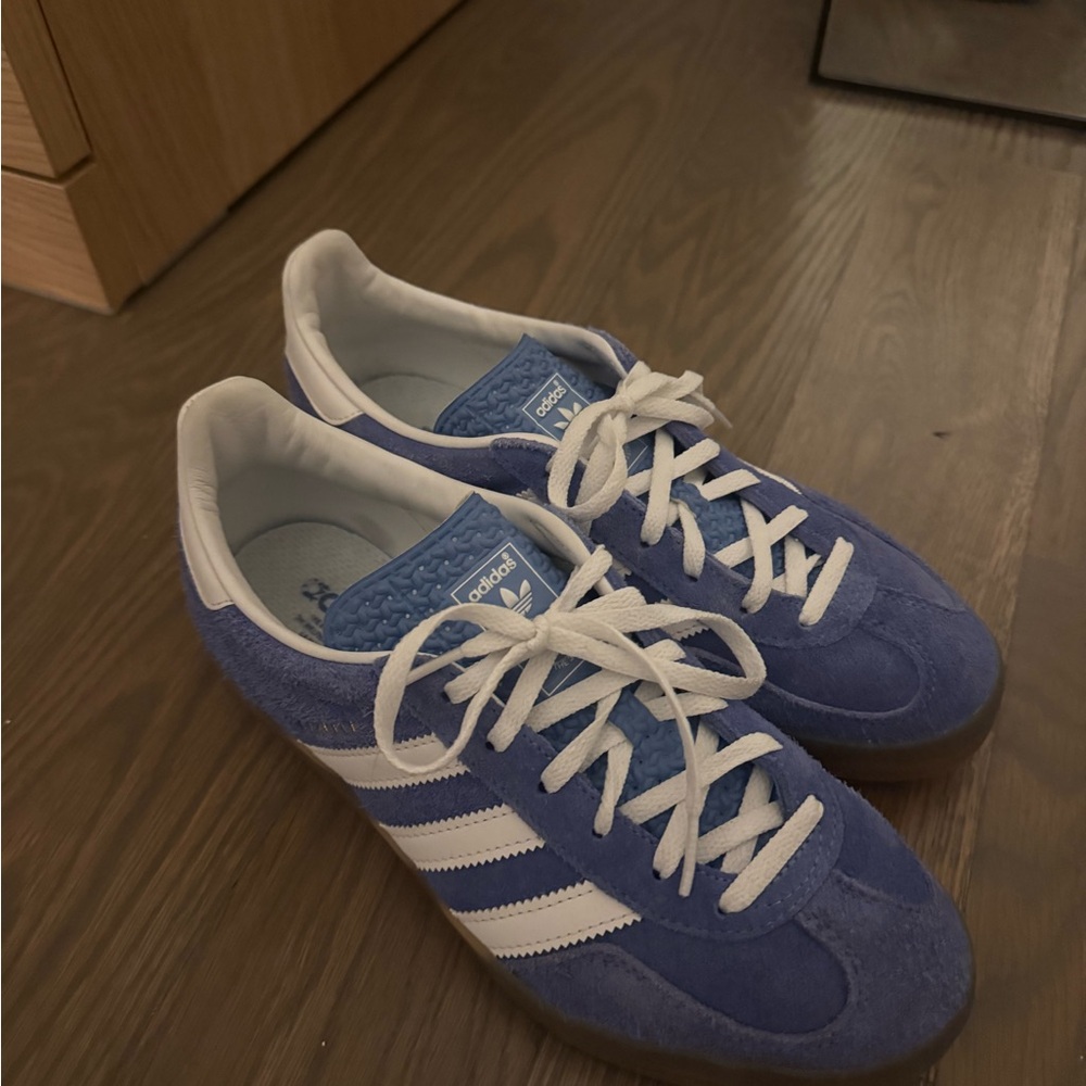 Adidas Women's Blue and White Sneakers